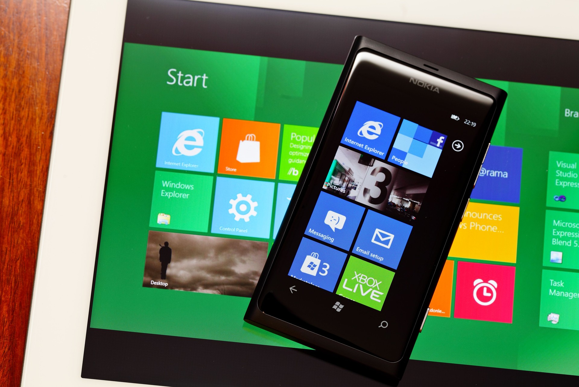 Microsoft Windows family tablet and smart phone